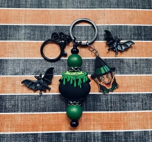 Spooky Haunt Retro Hexenghul Schlüsselanhänger Taschenclip böser Kessel - Bild 1 von 2