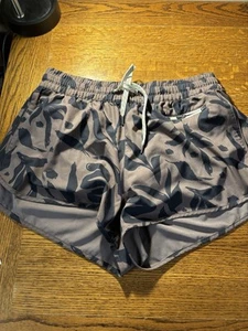 VUORI Clementine 2.0 Shorts WOMENS SZ L Brown Camo 2.5” Inseam - Picture 1 of 8