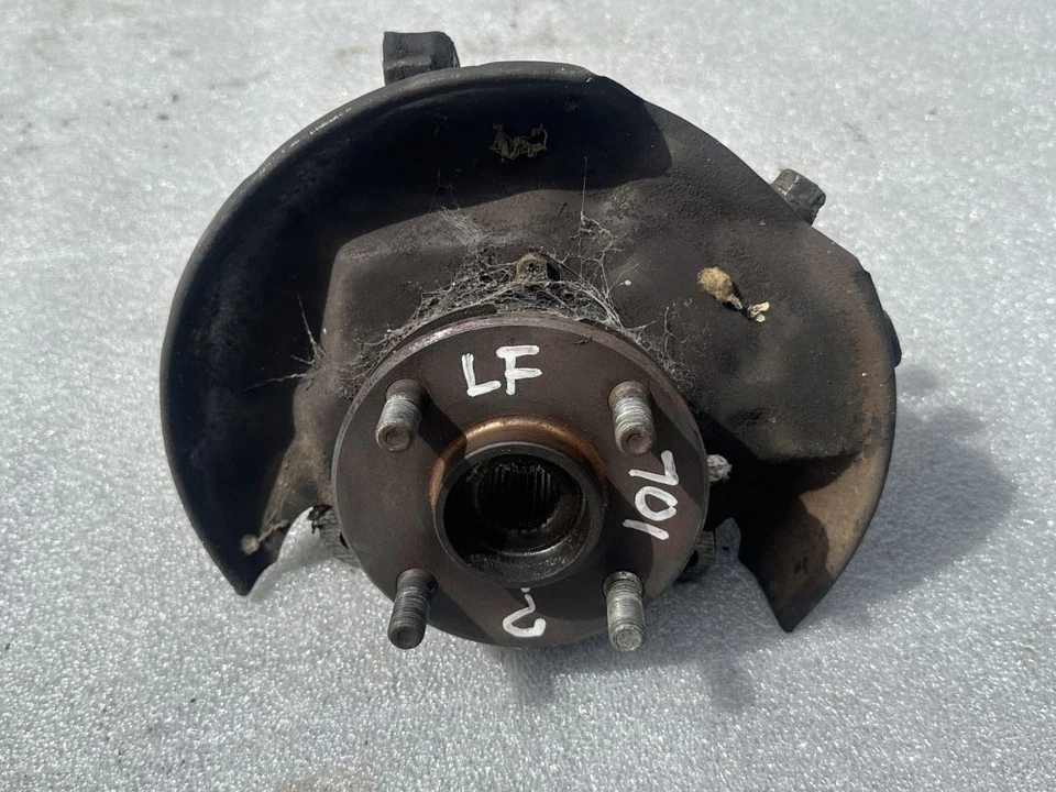 Toyota Celica 1987 husillo de nudillo delantero izquierdo con buje de 4 pernos (se adapta a GT + ST) Foto 1 de 4