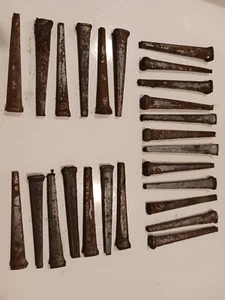 (25) Clavos de cabeza cuadrada de 2" cortados a mano antiguos, oxidados, vintage, artesanales. - Imagen 1 de 2
