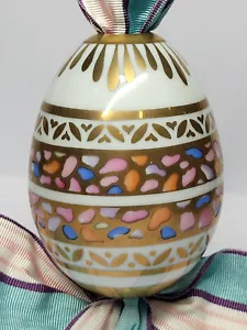 UOVO DI PASQUA IMPERIALE RUSSO in porcellana dipinta con nastro originale - Foto 1 di 15