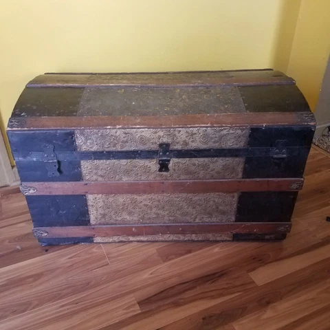 19c. LARGE ANTIQUE DOME TOP PRESSED TIN STEAMER TRUNK, PAT-JUL972, ALL ORIGINAL Cover