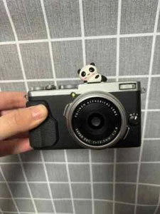 FUJIFILM Digital Camera X70 16.3 MP Silver X70-S W/Battery & card &charge 95%new - Picture 1 of 7