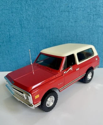 1969 Chevrolet Blazer ERTL Collectibles 1:25 scale with plastic display case - Image 1 of 4