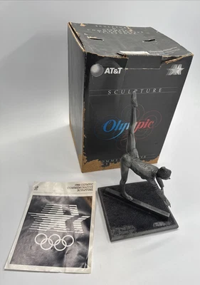 Escultura de peltre de colección Marcel Jovine 1984 gimnasta olímpica AT&T para teléfono Foto 1 de 4