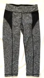 Betsey Johnson Performance ~ Capri Yoga Legging Pants ~ Blk & Gray ~ Size M - Picture 1 of 6