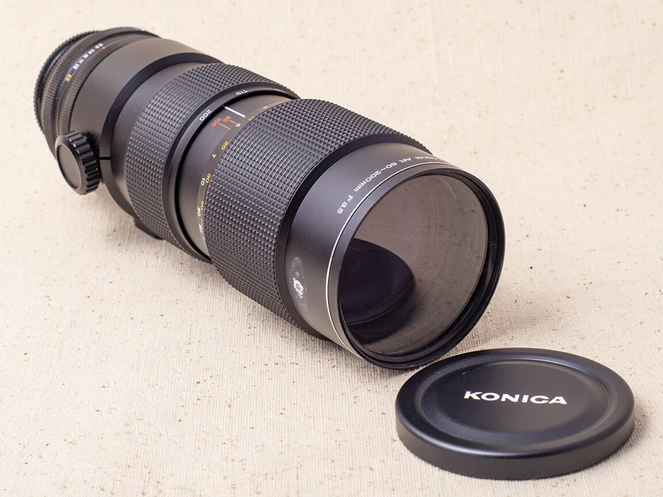 Teleobjetivo zoom Konica Autoreflex 80-200 con estuche y parasol Foto 1 de 4