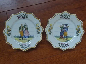 VINTAGE TWO PLATES CERAMIC HENRIOT QUIMPER FRANCE BRETON DANCERS AND MUSICIANS - Picture 1 of 12