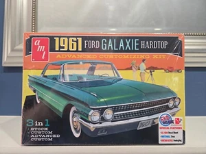 AMT 1961 Ford Galaxie Hardtop 3-In-1 - 1:25 Scale Plastic Model Car Kit 1430 - Picture 1 of 3