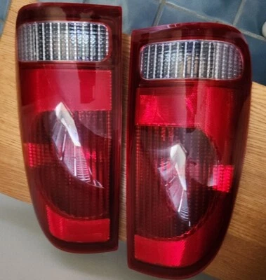 Luz trasera roja/lente transparente Ford F-150 Super Duty 1999-2007 par original  Foto 1 de 4