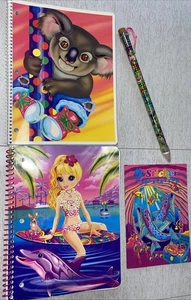 LOTE De Colección Lisa Frank Cuadernos, Lápiz Jumbo, Colección de Pegatinas-Koala-Dolphin-Rana - Imagen 1 de 17