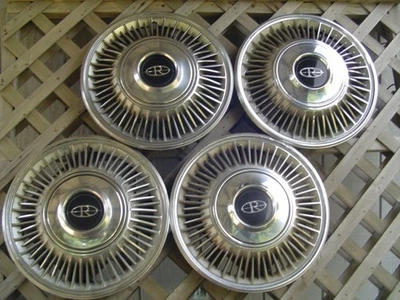 CUATRO TAPACUBOS BUICK RIVIERA 1979 1980 1981 TAPACUBOS TAPA CENTRAL ANTIGUA VINTAGE Foto 1 de 4