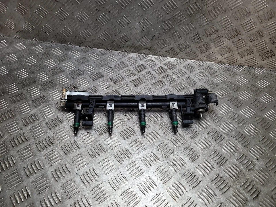 FORD FIESTA MK6 1.2 PETROL FUJA FUEL INJECTOR RAIL AND INJECTORS 5S6G-9H487-AA - Image 1 of 4