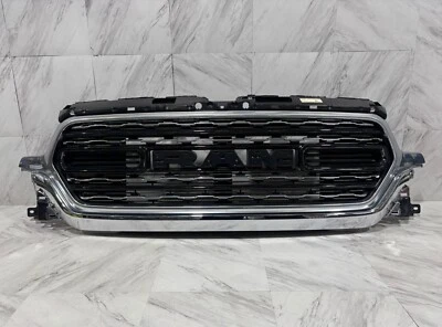 Dodge Ram 1500 2019-2023 montaje de rejilla OEM parrilla central delantera 68366527A Foto 1 de 4