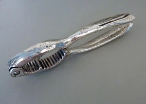 1von2 - Cascanueces antiguo / antiguo alicates de nuez plateado metal forma orgánica - Imagen 1 de 7