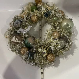 Small Vintage Christmas Wreath Faded Old Ornaments Deer Bells - Picture 1 of 7