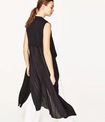 Colete Zara plissado fluxo aberto frontal tamanho XS preto - Imagem 1 de 4