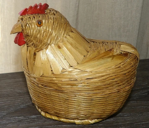 Small Chicken Wicker Basket Trinket Box Cover