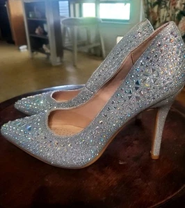 Zapatos de tacón FOREVER para mujer 10M plateados diamantes imitación aguja brillo - Imagen 1 de 10