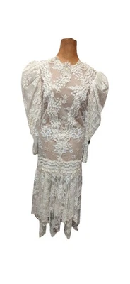 Vestido de novia estilo flapper vintage. Perlas, encaje y estilo jazz años 20. Foto 1 de 4