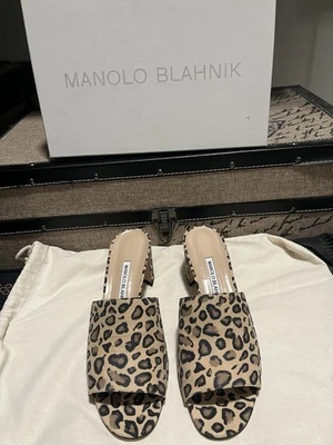 Manolo Blahnik 豹子 Rapallato 柔软麂皮绒带状粗跟拖鞋凉鞋 40 — 第 1/4 张图片