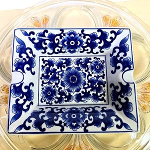 Vintage Blue And White Flowers Ashtray Square Trinket Tray Change/Keys Tray. - Imagen 1 de 5