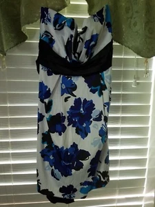 Süßes Trixxi Kleid trägerlos, kurz weiß mit schwarzen und blauen Blumen - Junior - 11 - Bild 1 von 11