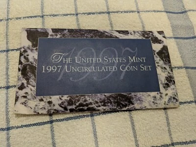 1997 US Mint uncirculated set in original packaging, 10-coin set - Image 1 of 2