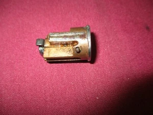 Cilindro de bloqueo Studebaker con llaves Studebaker NOS - Imagen 1 de 3