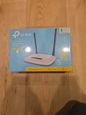 TP-Link TL-WR841N 300mbps Wireless N Router - Image 1 of 2