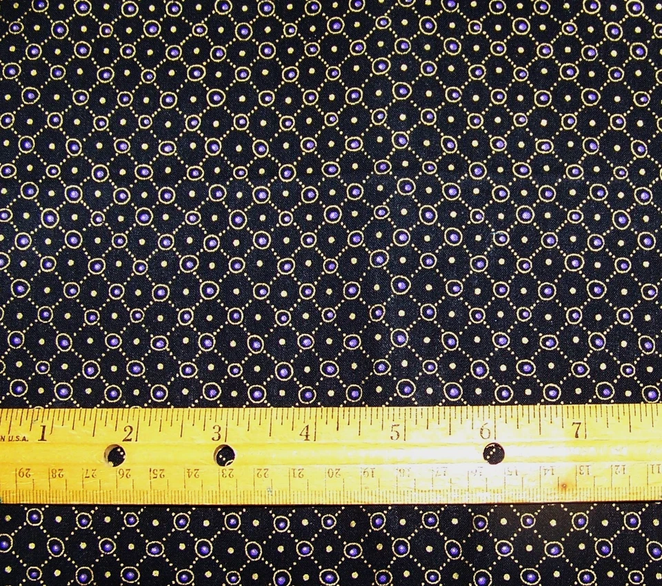 1 yarda de Quilting Treasures PUNTOS MORADOS Y DORADOS en TELA NEGRA 100% ALGODÓN Foto 1 de 1
