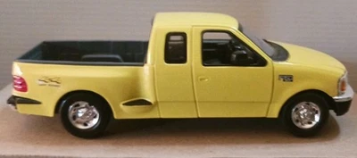 MOTOR MAX American Legends 2001 FORD F-150 XLT Flareside Pickup 1:24 Scale  - Image 1 of 4