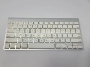 Apple Wireless Keyboard Bluetooth English A1314 Silver Used No Box - Picture 1 of 5