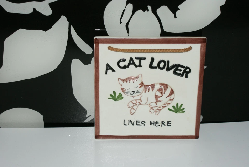 Placa de cerámica - A Cat Lover Lives Here - Tonos de marrón y crema - Nuevo sin etiquetas Foto 1 de 1