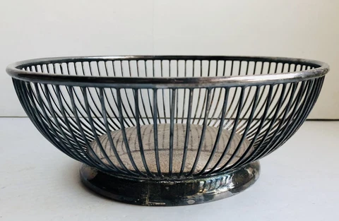 Vintage Silver Plated Round Wire Bread Fruit Basket Made In Italy Cover