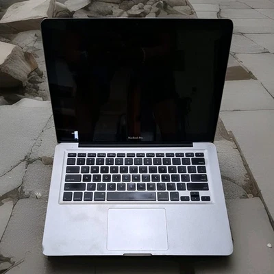 Apple MacBook Pro 13'' - Late 2011 - 2.4 GHz Intel Core i5 - 8GB 1067 MHz DDR3 - Image 1 of 4