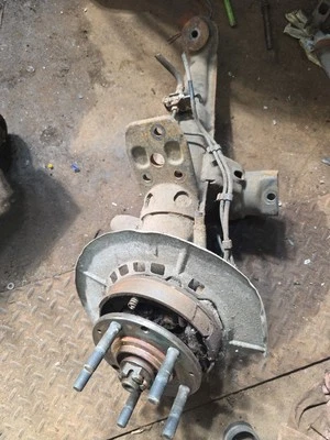 Brazo de control trasero derecho Porsche 944 EARLY con buje como se ve en el lado del pasajero Foto 1 de 4