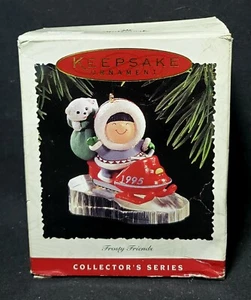 1995 Hallmark Andenken Frosty Friends Schneemobil Eisbär Ornament neu im Karton - Bild 1 von 3