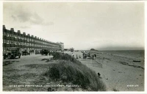 REAL PHOTO POSTCARD OF THE WEST END PROMENADE, PWLLHELI, CAERNARFONSHIRE, WALES - Picture 1 of 2