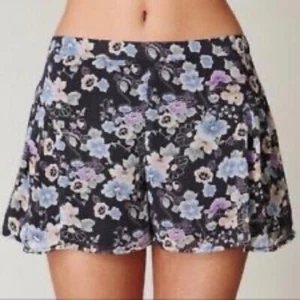 Free People l Floral Ruffle Shorts 2 - Picture 1 of 9