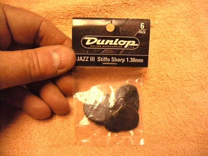 Picks de guitarra Dunlop JAZZ III Stiffo Sharp 1,38 mm, nuevo paquete de 6 - Imagen 1 de 3