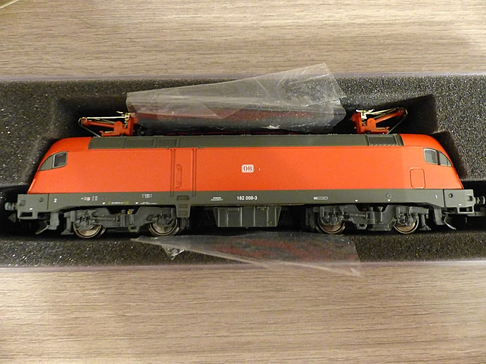 Hobbytrain 219670 N Elektrolok BR 182 Taurus verkehrsrot getestet OVP - Bild 1 von 3
