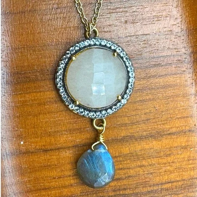 Delicado collar de cristales de labradorita de cuarzo facetado relleno de oro  Foto 1 de 4