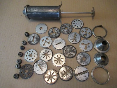 DE COLECCIÓN Prensa de Galletas de Estaño Máquina de Pasteles Herramientas de Panadería Extrusora Pastelería JUEGO DE 33 PIEZAS Foto 1 de 2