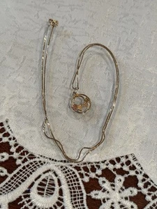 Vintage 10k Yellow Gold Tri-Color Grape Leaf Pendant 20” Chain Necklace - Picture 1 of 2