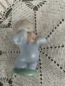 PORZELLAN VINTAGE MADE IN JAPAN KITSCH GÄHNENDER JUNGE FIGUR - Bild 1 von 4