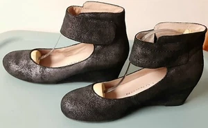 Sacha London Women's Shiny Wet Look Black Suede Wedge Heels Wide Strap Size 7.5 - Picture 1 of 7