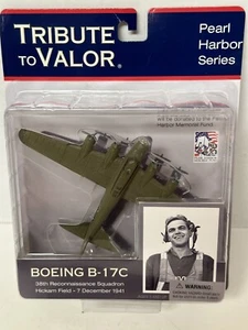 Tribute to Valor Pearl Harbor Series Boeing B-17C firmato da Survivor Bill Cope - Foto 1 di 7