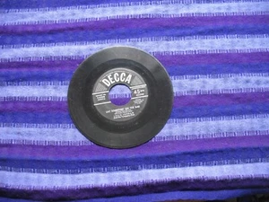 LOUIS JORDAN - LAY SOMETHIN ON THE BAR / NO SALE  - DECCA 9-27898  VG- - Bild 1 von 2