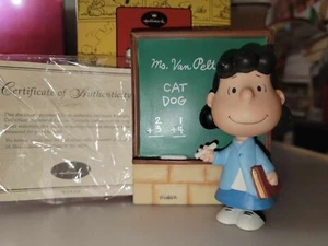 Figurina Hallmark Peanuts Gallery QPC4028 Ms Van Pelt 2001 Lucy - Foto 1 di 2